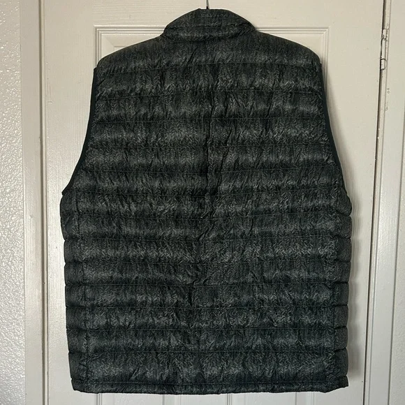 Patagonia Forestland Green Quilted Vest - Picture 3 of 5